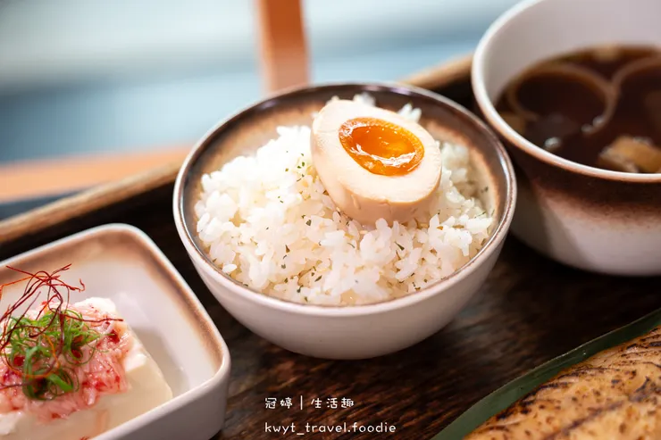 [高雄文化中心美食]ご飯Go Han，高師大附近的質感日式定食，必吃慢燉豬肉咖哩與鹽烤鯖魚，高雄師範大學美食，附最新菜單