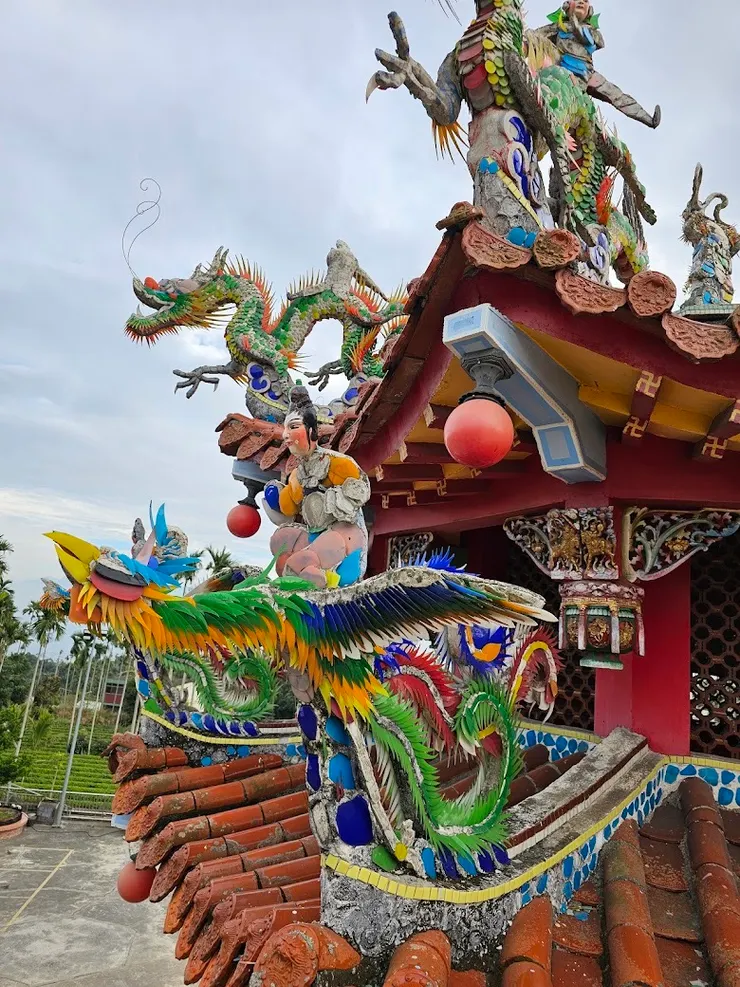 屋脊龍鳳雕刻（圖片截圖於網路）