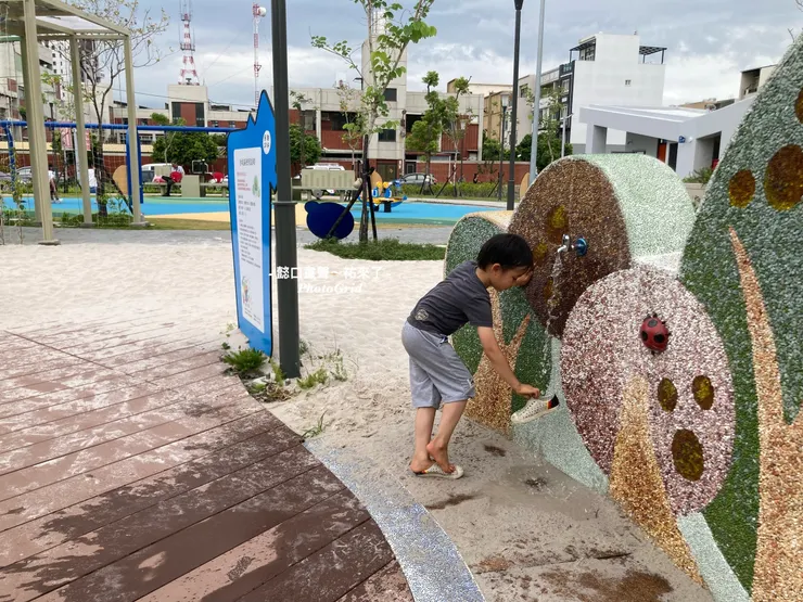 即使是洗手洗腳池都能看見周圍植栽的巧思。