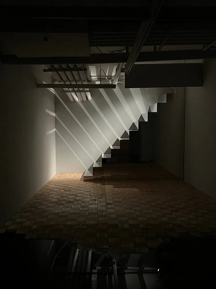 《Good morning! And in case I don’t see you, good afternoon, good evening, and good night.》