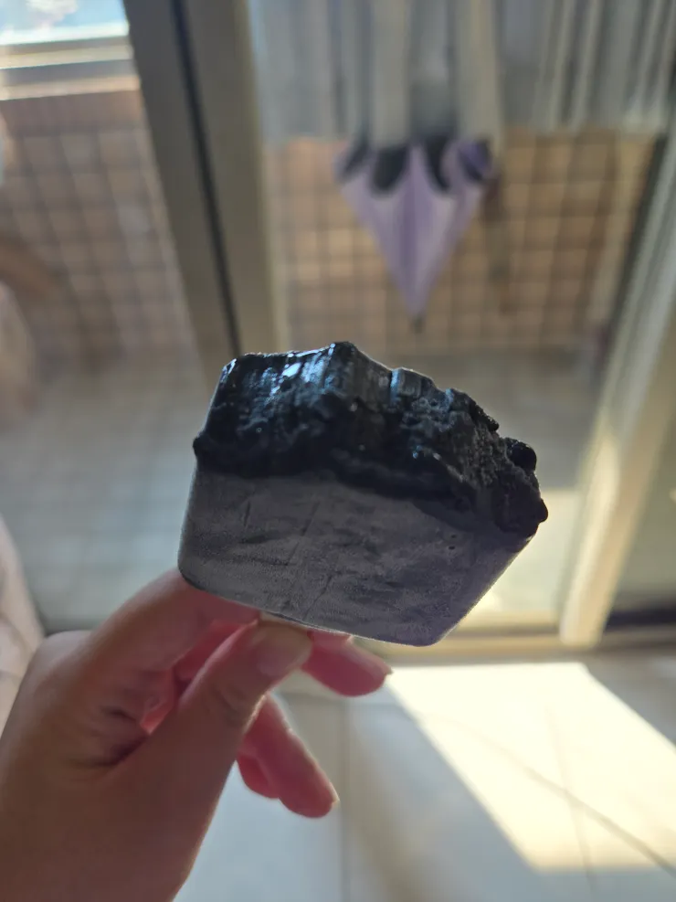 咬下去也是黑的沒有餡料