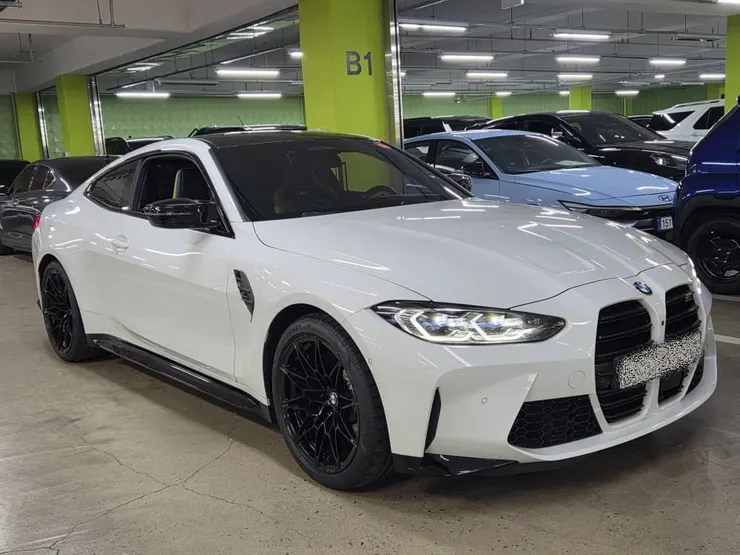 桃園車主實際案例分享，2024 BMW M4 Competition (G82) 外匯車代購全紀錄，從年初尋車、比較多家業者，到最終成功購入。解析外匯車市場流程與選車關鍵，提供想入手性能車買家的實用參考。