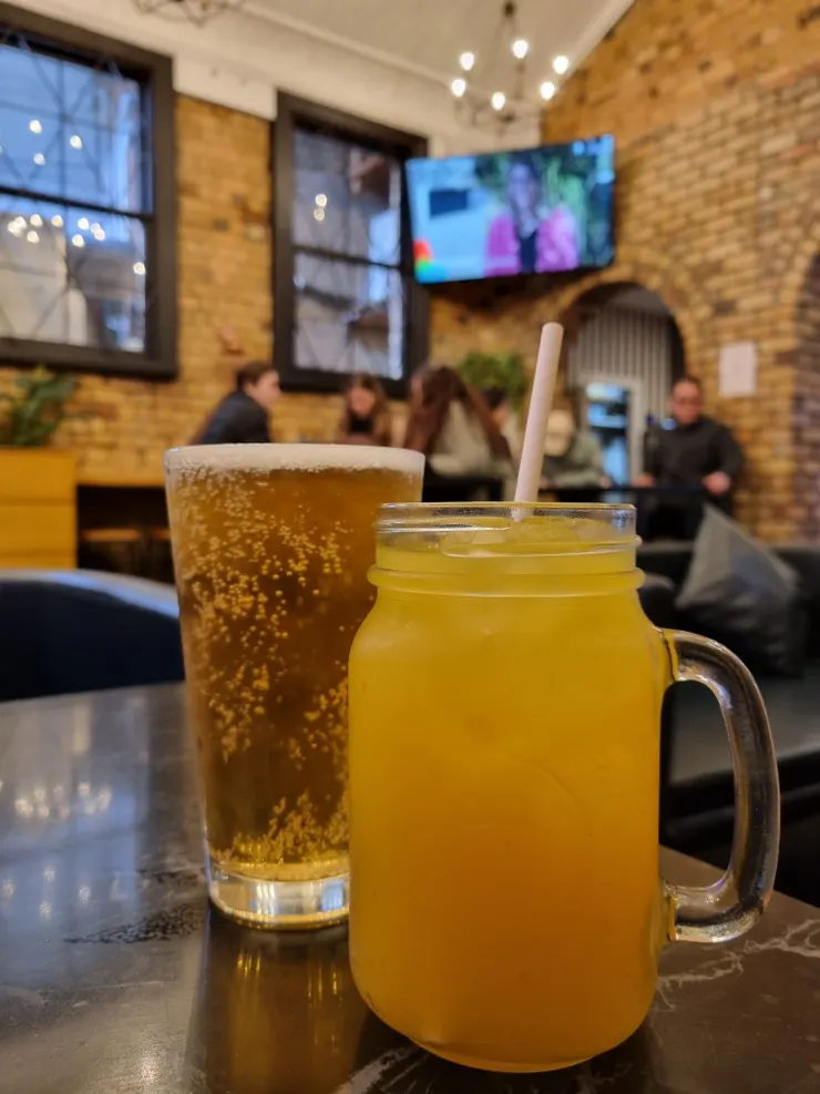 離開車時間還有好幾個小時,所以喝了2杯啤酒