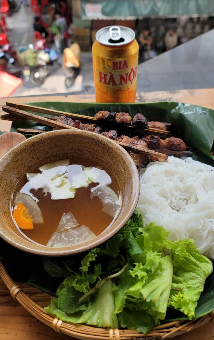 Bún Chả Hà Nội 是竹子夾肉餅下去烤