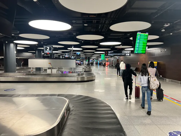 下飛機進航站就是行李轉盤