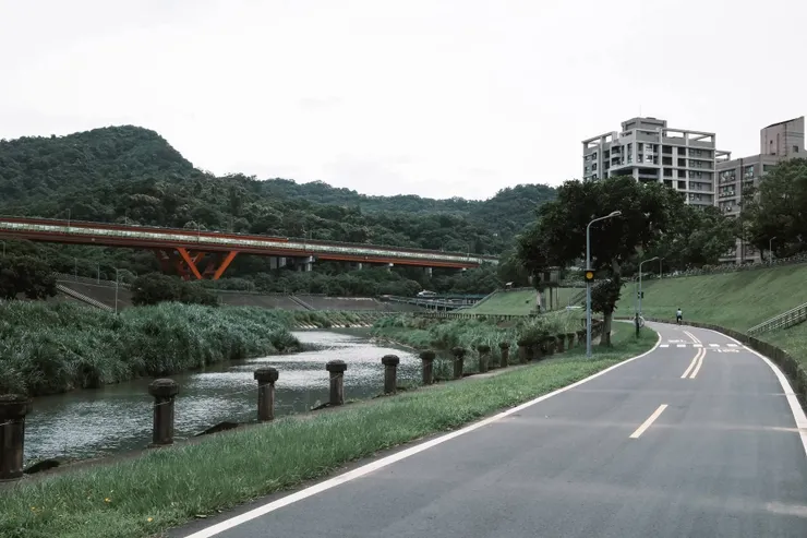 下萬壽橋後續走景美溪右岸才是正確的路線,第一次從台北南邊往北騎蠻新鮮的