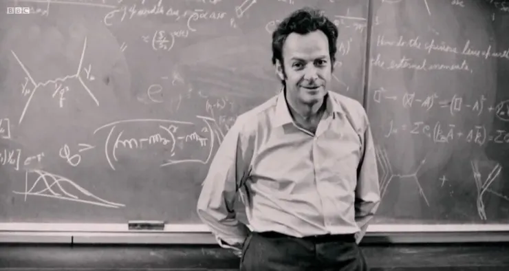 理查費曼 Richard Feynman, 1918~1988；他除了參與曼哈頓計畫協助原子彈研發，也在1980年代因參與挑戰者號太空梭事故調查而廣為人知。其熱心參與物理學科普教育，以及開朗的個性，在公眾頗有人氣