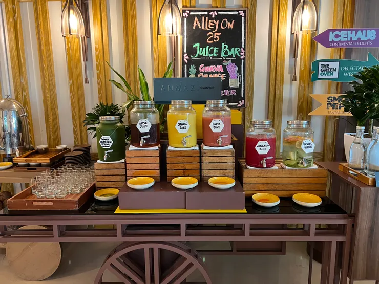 有多種蔬果汁可以選擇。