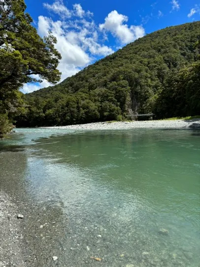 藍池,此時天已放晴
