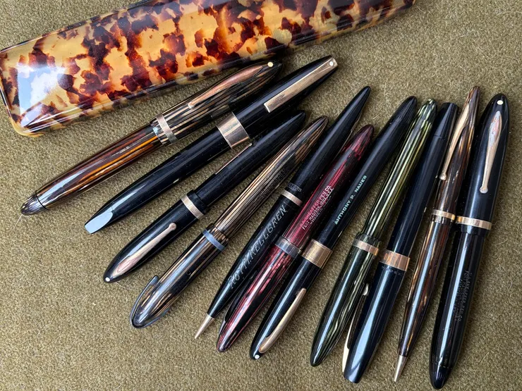 賽璐珞製作的鉛筆盒與鋼筆