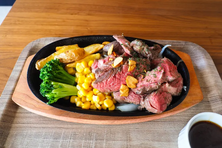 湯畑旁的牛排店,賣點是可以從餐廳眺望湯畑,而且這個角度只有這間餐廳有