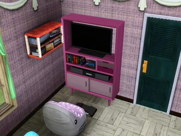 本來電視櫃跟衣櫃的位置互換，但這樣擺不了浮床。公子不能睡在房門前。