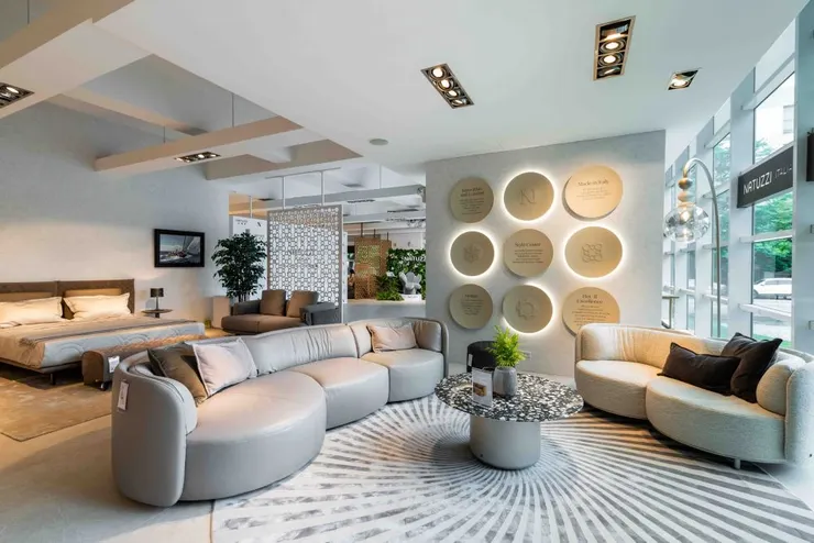 ▲NATUZZI 內湖旗艦店改裝新開幕，讓門店不僅是家具的展示場，亦是富含歷史與人文底蘊的藝術場所。(照片提供 NATUZZI拉圖誌)