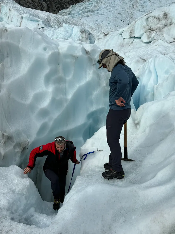 教練正在開鑿新的路線