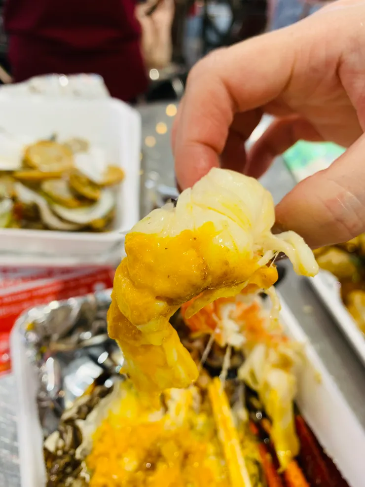 直接在水缸裡挑選的活跳蝦，蝦肉很Q彈，吃得出新鮮。