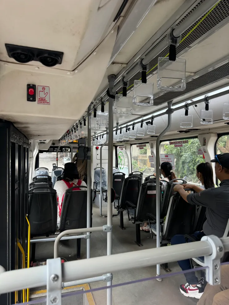 乾淨的印度公車