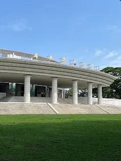 有些事不到當地是不會去做的，例如悠閒的吃飯店早餐，花大把時間在逛街找尋好吃的店。所留下的照片與影片，會隨著時間的經過而慢慢模糊掉，慢慢的淹沒在日常生活中。不去當地就不會做，這就是旅行的重點所在。