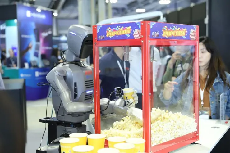 ▲展會集結 300 家企業與品牌，展出逾 350 項企業 AI 與代理人解決方案。