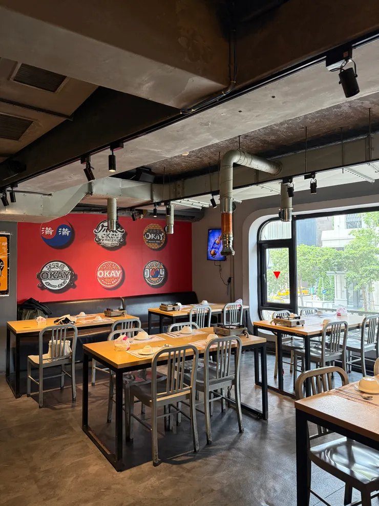 店內空間蠻寬敞的