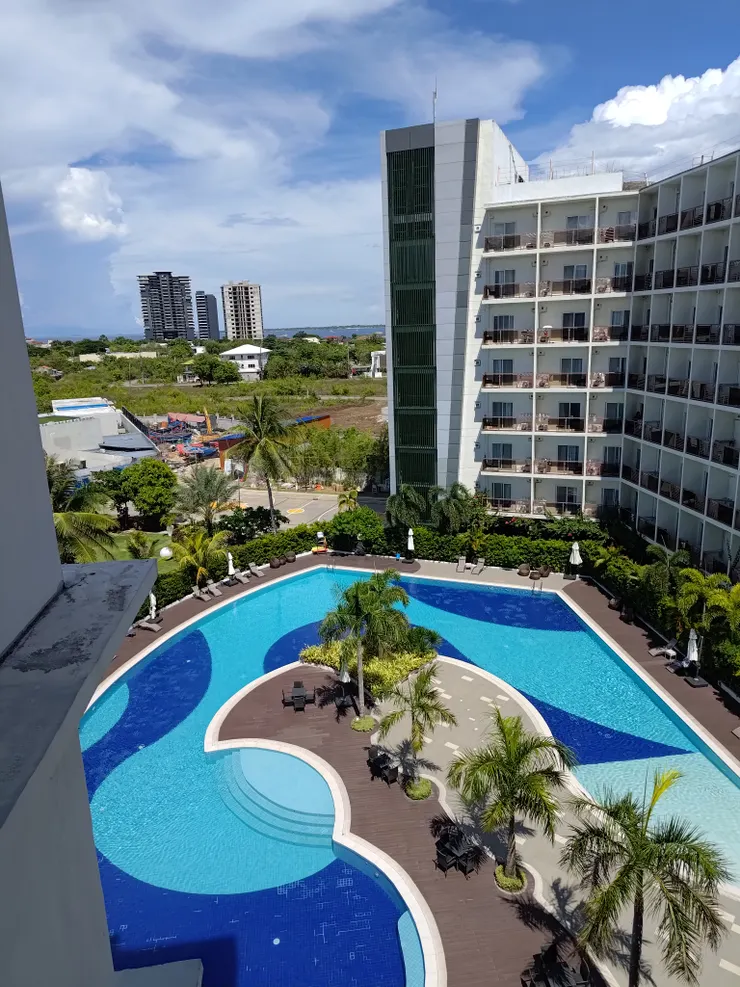 有點像飯店風格的校園