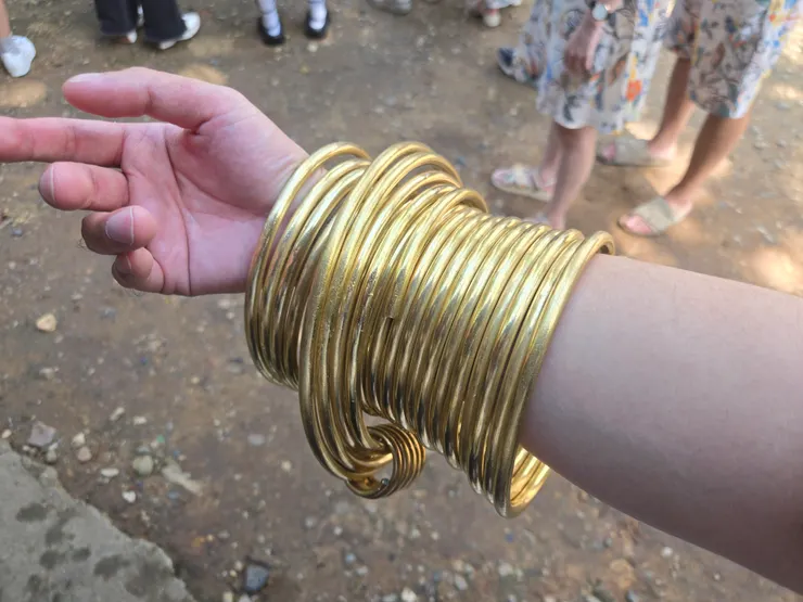 長頸族銅環試戴