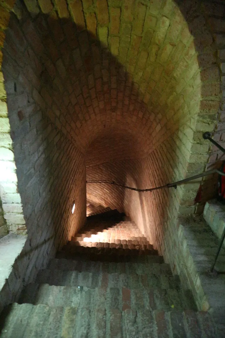 接下來帶大家看看市場的黑暗面，地下迷宮