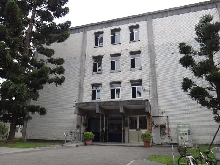 舊綜合教學館（王大閎。1972年落成-2015年3月拆除）圖片來源：臺大校史館