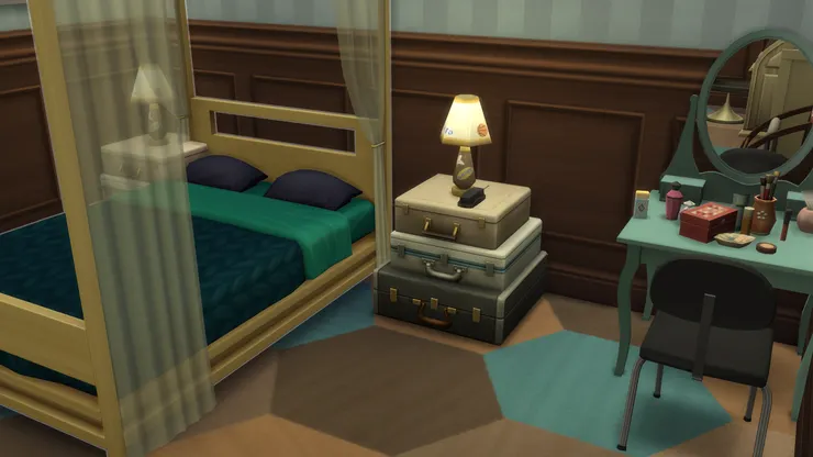 這些皮箱不知道是真是假和能不能用，但現在成了床頭櫃。