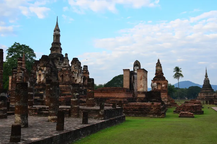 尖塔上的花苞造型是素可泰特有