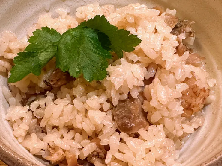 吃拉麵的時候搭配的碳水化合物炸彈我們選了蛤蠣飯