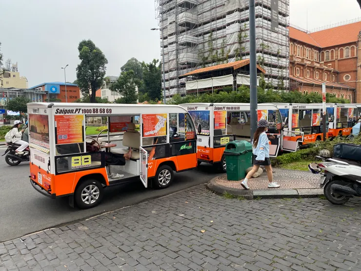 前次到訪時，坐著機車暢遊市區，還淋成落湯雞的狼狽記憶歷歷在目
