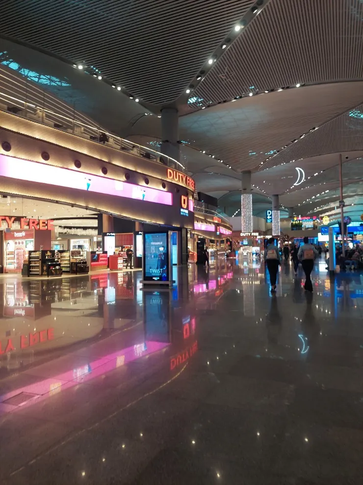 金碧輝煌的伊斯坦堡機場