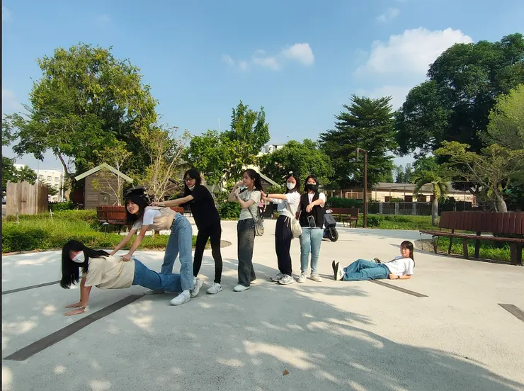 鐵道園區的詭異照片😂😂