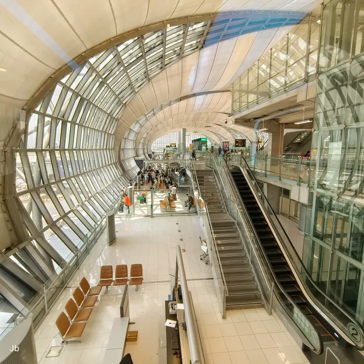 【兩間貴賓室兩段航程三部影片！曼谷機場一角。】