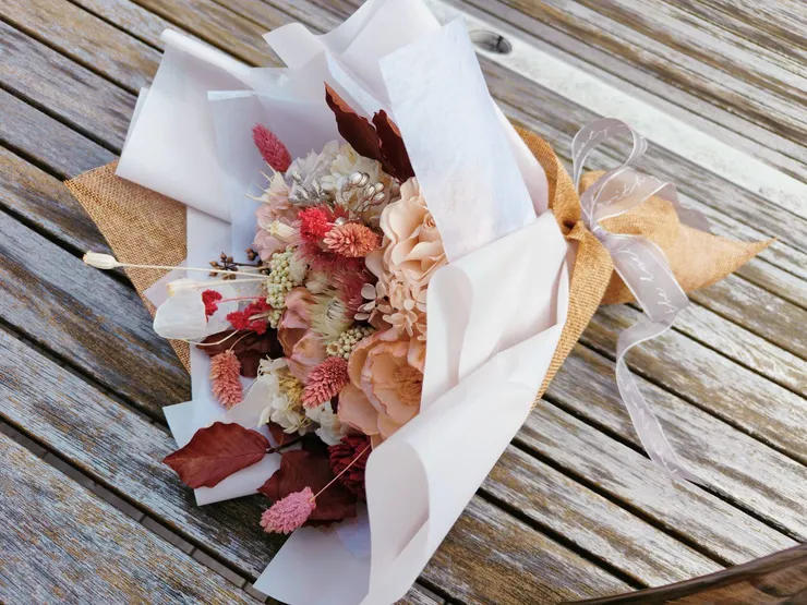 突然覺得好孤單啊...被說是假花...