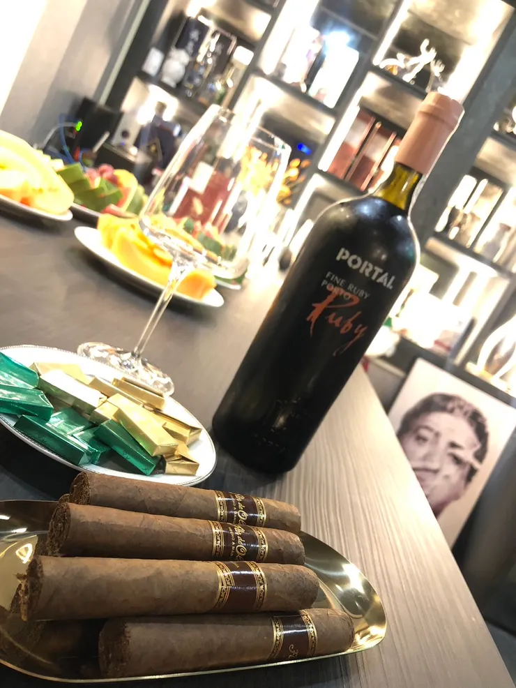 紅酒中的波特酒才適合搭配雪茄