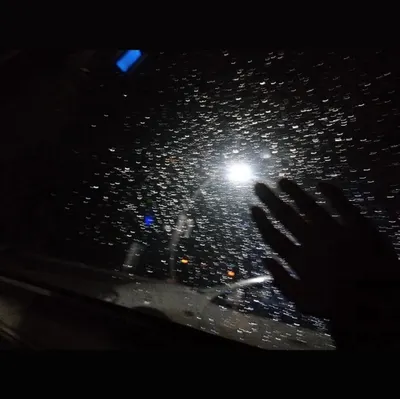 《安靜而狂烈的雨天》