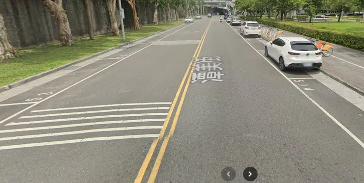 潭美街路邊停車格