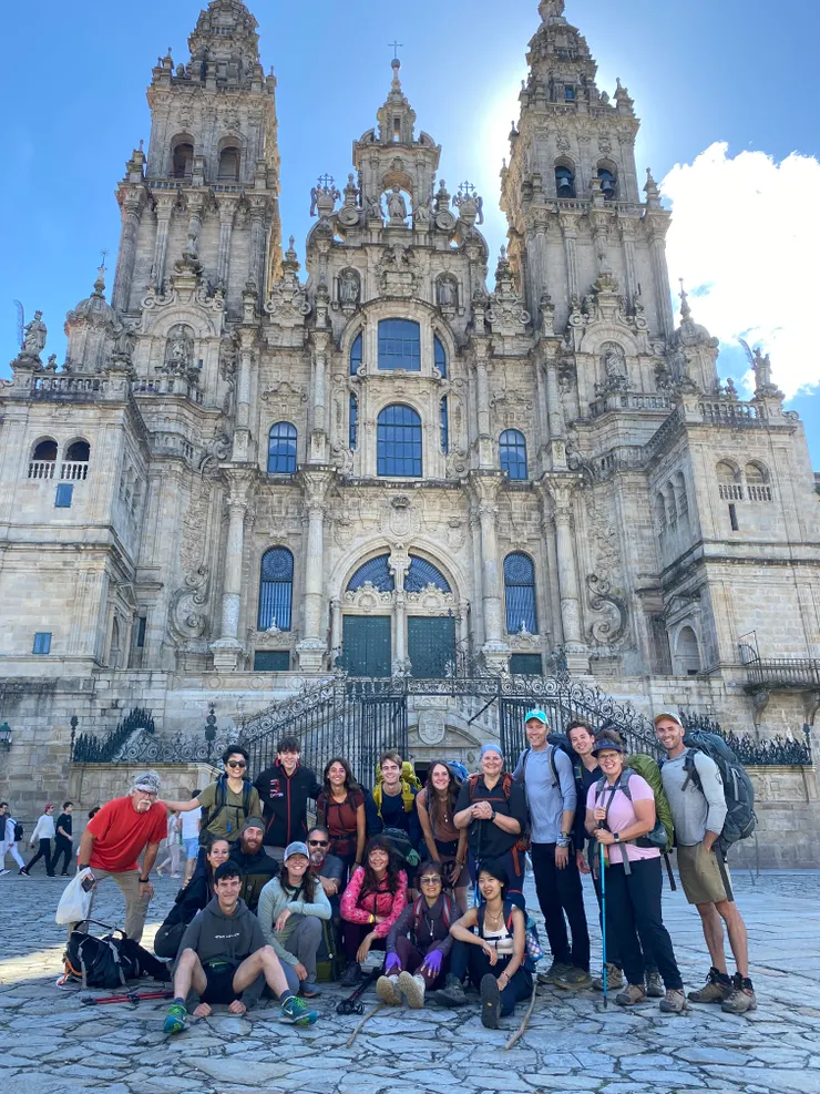 沒想到會跟這麼多人一起抵達終點合影，大家都很可愛友善。