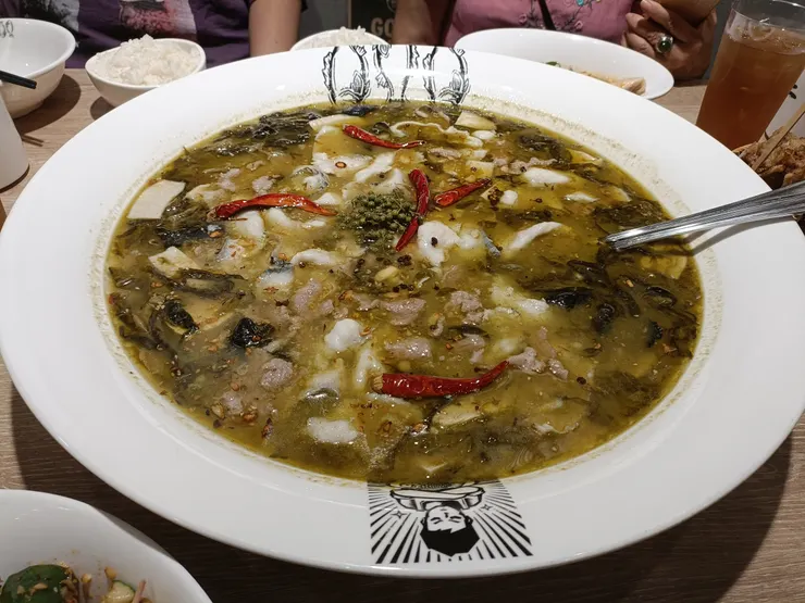 魚牛雙拼酸菜魚鍋（四人）