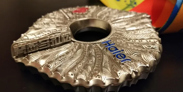 青島馬拉松完賽獎牌自拍