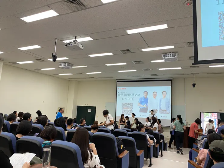 喜歡在公眾場合觀察不同角色的人，實在太有趣