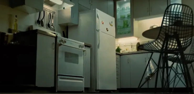 電影《鬥陣俱樂部》中使用數位測量所拍攝下的廚房場景／圖片來源：Fight Club電影片段