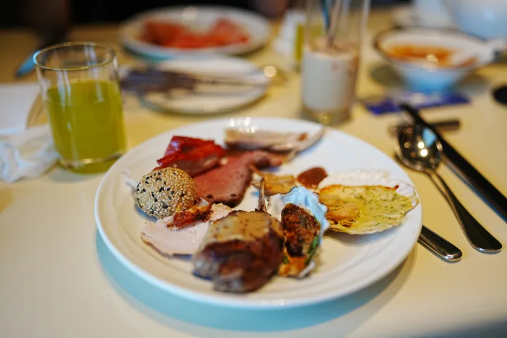 肋眼牛排、生蠔、扇貝