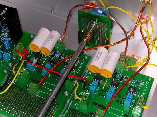 前級放大電路特寫一，音量延長桿是向唐竹買的，一組台幣 200 元