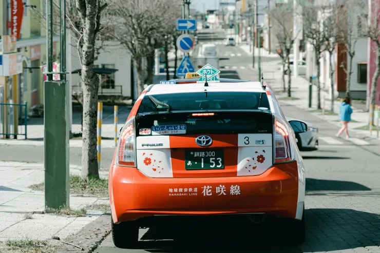 長得像螃蟹設計的計程車