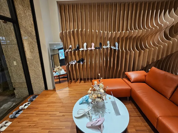 不進來誰知道你在賣拖鞋