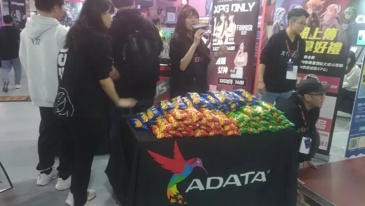 威剛XPG每天下午兩點都會提供可樂果mini給玩家，好吃