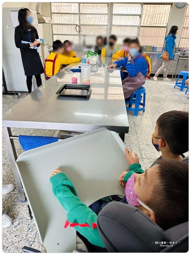 轉銜參訪時,校方安排直接參加特教生的烘焙課程旁聽。