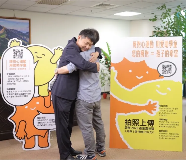 社團法人小樹傳愛協會 陳俊秀副理事長、國立臺灣科學教育館 蘇萬生編輯。(圖/小樹傳愛協會提供)